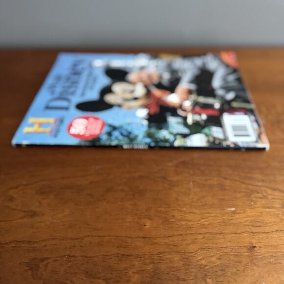 History Magazine Walt Disney 50 Years of Disney World Collectors Edition‎ 2022 - Picture 4 of 9